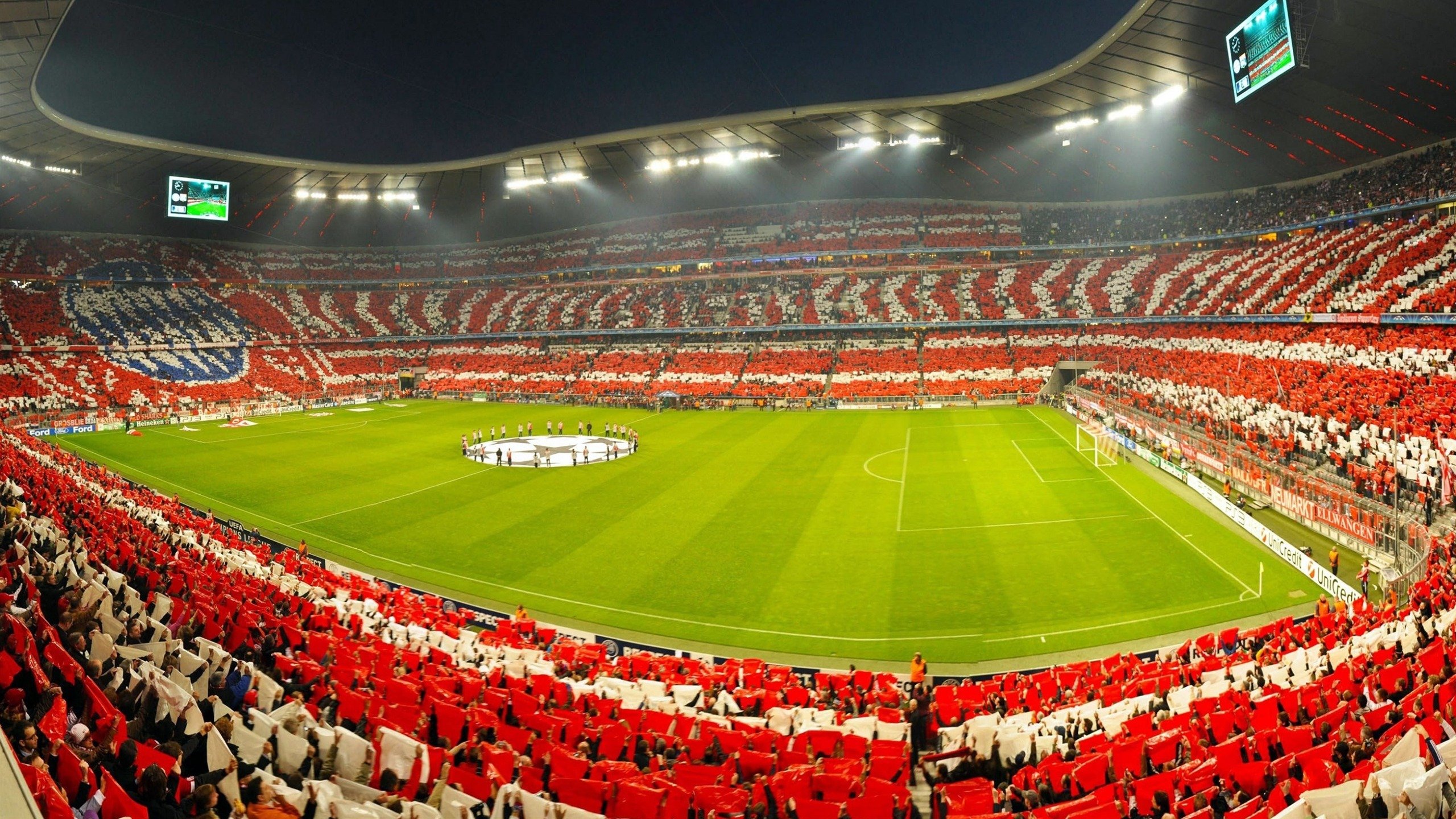 拜仁慕尼黑客场2-0战胜沙尔克04，继续保持不败，拜仁慕尼黑客场球服